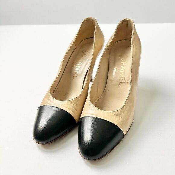 Vintage Chanel Classic Nude and Black Leather Toe Cap Heels Pumps Size 6 - Picture 2 of 8